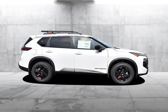 Nissan Rogue Vehicle Full-screen Gallery Image 5