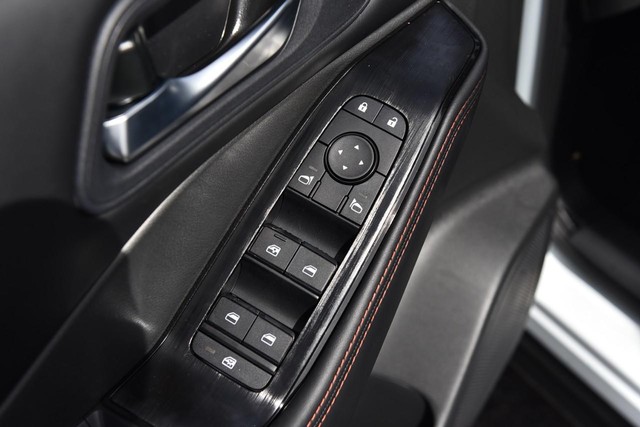 Nissan Rogue Vehicle Full-screen Gallery Image 9