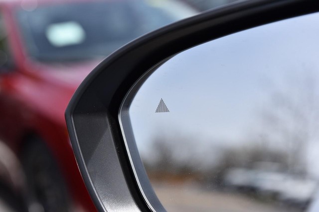 Nissan Rogue Vehicle Full-screen Gallery Image 10