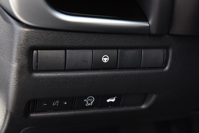 Nissan Rogue Vehicle Full-screen Gallery Image 11