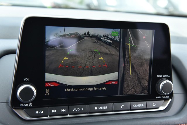 Nissan Rogue Vehicle Full-screen Gallery Image 14