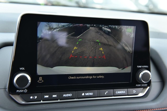 Nissan Rogue Vehicle Full-screen Gallery Image 15