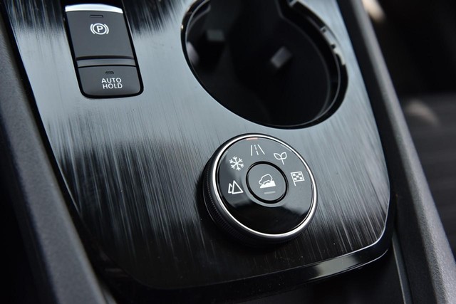 Nissan Rogue Vehicle Full-screen Gallery Image 20