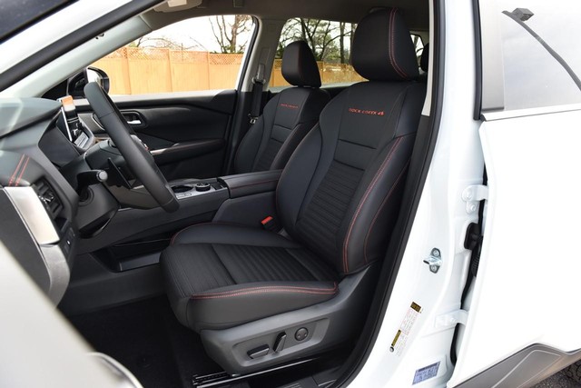 Nissan Rogue Vehicle Full-screen Gallery Image 22