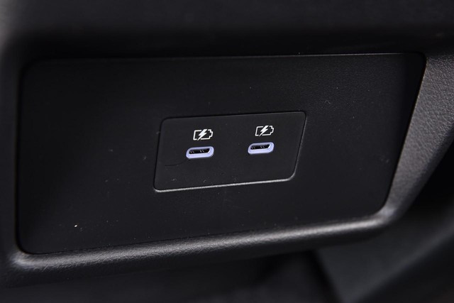 Nissan Rogue Vehicle Full-screen Gallery Image 26