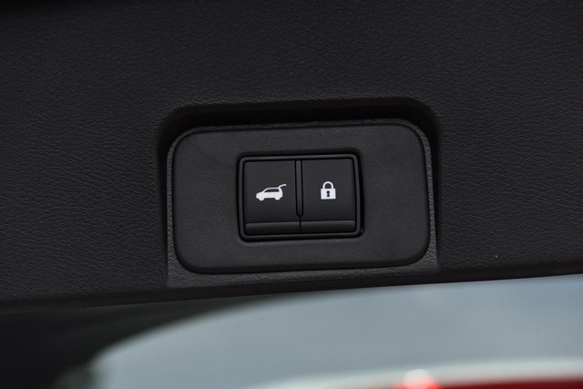 Nissan Rogue Vehicle Full-screen Gallery Image 28