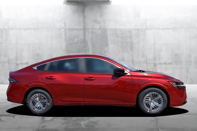 Nissan Sentra Vehicle Full-screen Gallery Image 5