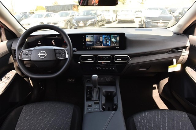 Nissan Sentra Vehicle Full-screen Gallery Image 8