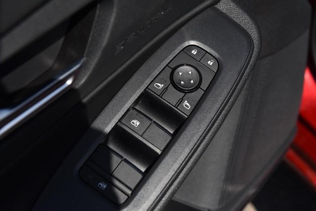 Nissan Sentra Vehicle Full-screen Gallery Image 9