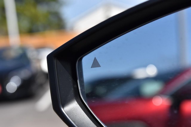 Nissan Sentra Vehicle Full-screen Gallery Image 10