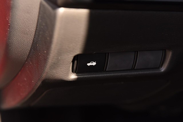 Nissan Sentra Vehicle Full-screen Gallery Image 11