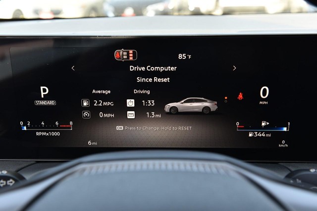 Nissan Sentra Vehicle Full-screen Gallery Image 12