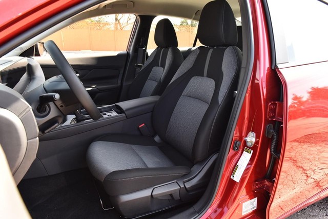 Nissan Sentra Vehicle Full-screen Gallery Image 21