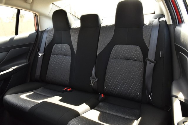 Nissan Sentra Vehicle Full-screen Gallery Image 23