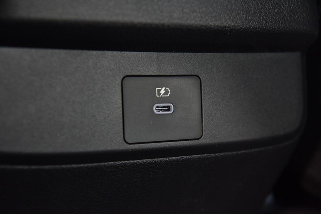 Nissan Sentra Vehicle Full-screen Gallery Image 24