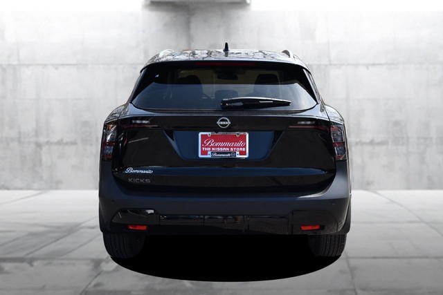 Nissan Kicks Vehicle Full-screen Gallery Image 6