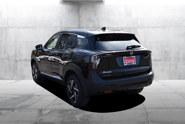 Nissan Kicks Vehicle Full-screen Gallery Image 7