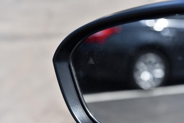 Nissan Kicks Vehicle Full-screen Gallery Image 10