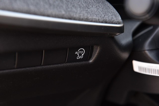 Nissan Kicks Vehicle Full-screen Gallery Image 11