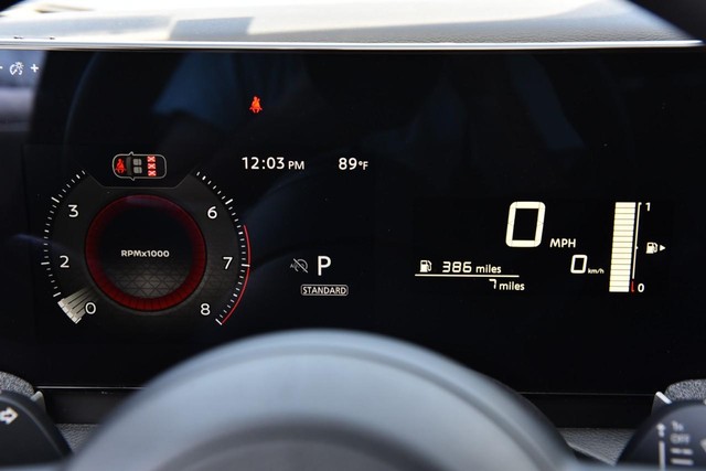 Nissan Kicks Vehicle Full-screen Gallery Image 12