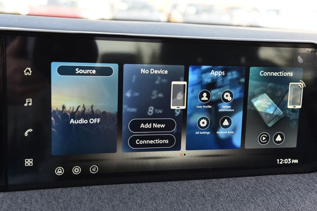 Nissan Kicks Vehicle Full-screen Gallery Image 14