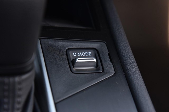 Nissan Kicks Vehicle Full-screen Gallery Image 19