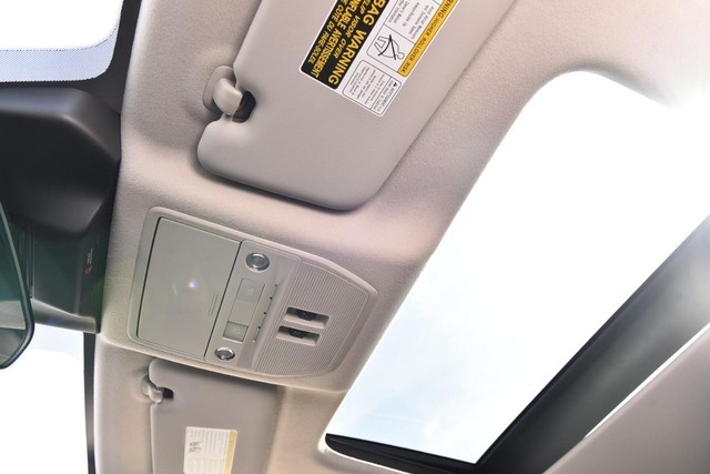 Nissan Kicks Vehicle Full-screen Gallery Image 23