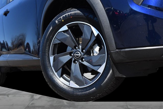 Nissan Rogue Vehicle Image 03