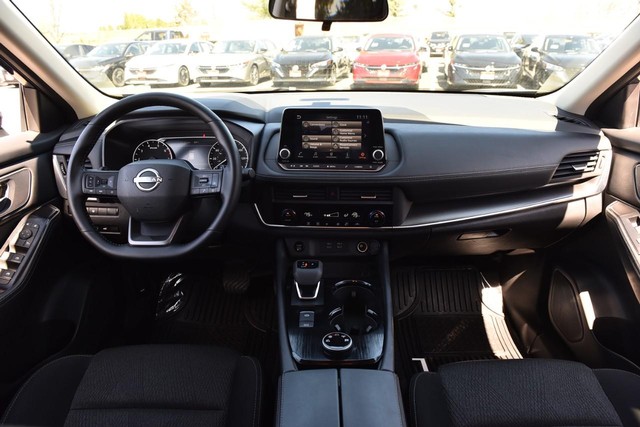 Nissan Rogue Vehicle Image 08