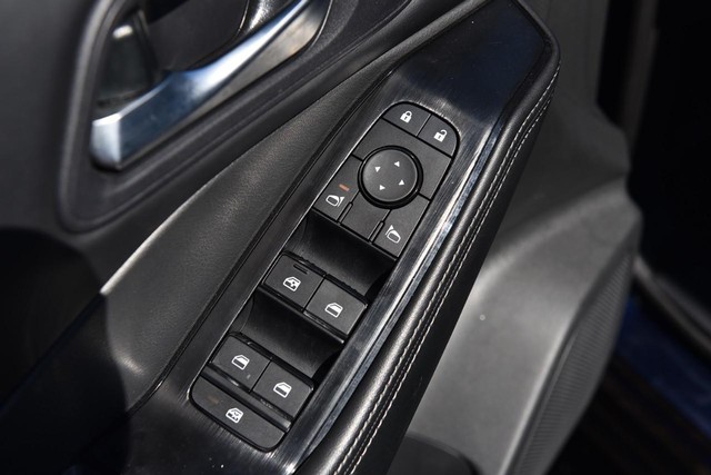 Nissan Rogue Vehicle Image 09