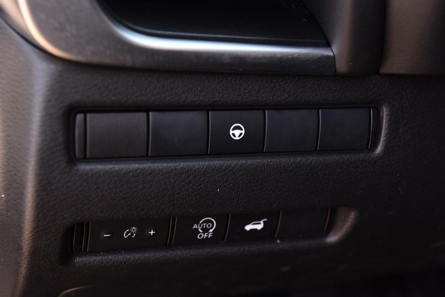 Nissan Rogue Vehicle Image 11