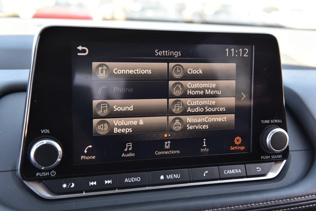 Nissan Rogue Vehicle Image 14
