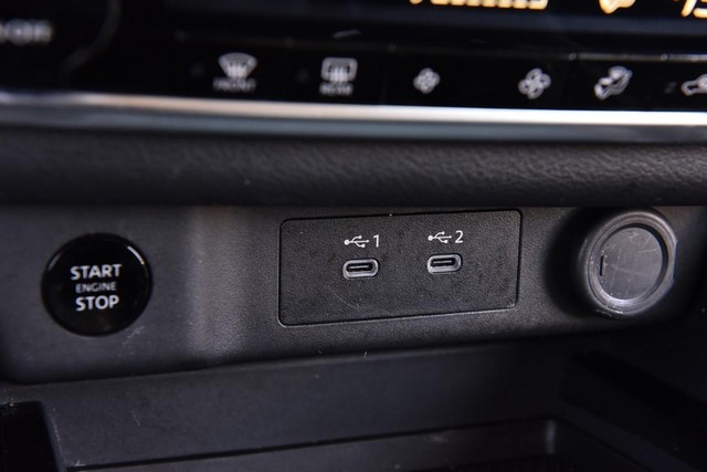 Nissan Rogue Vehicle Image 16