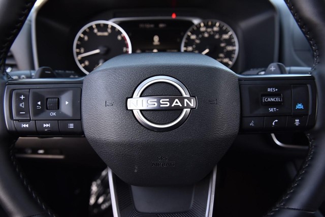 Nissan Rogue Vehicle Image 18