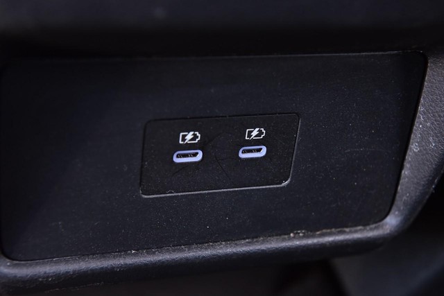 Nissan Rogue Vehicle Image 23