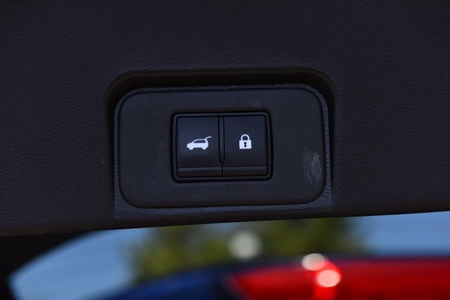 Nissan Rogue Vehicle Image 25