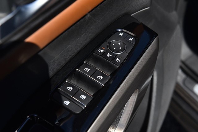 Nissan Pathfinder Vehicle Image 09