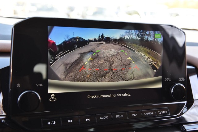 Nissan Pathfinder Vehicle Image 16