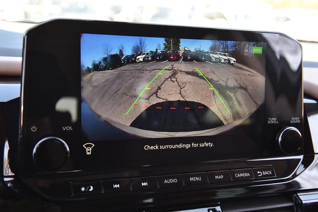 Nissan Pathfinder Vehicle Image 17