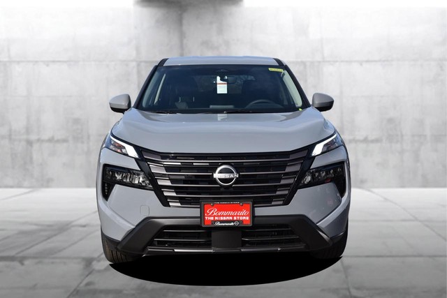 Nissan Rogue Vehicle Full-screen Gallery Image 4