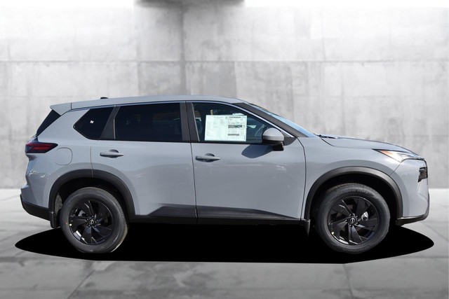 Nissan Rogue Vehicle Full-screen Gallery Image 5