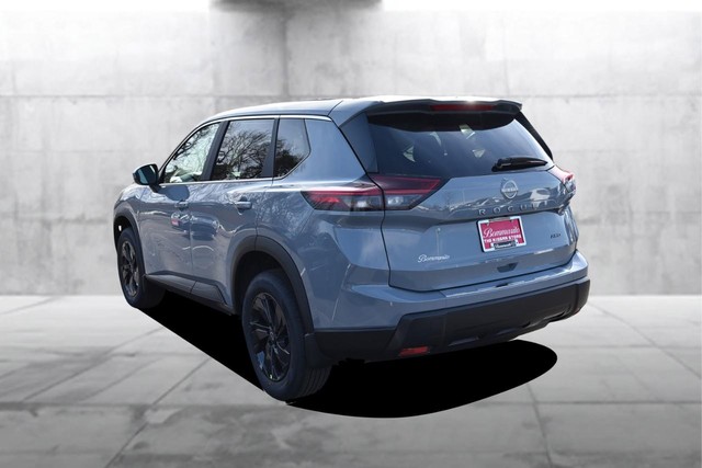 Nissan Rogue Vehicle Full-screen Gallery Image 7