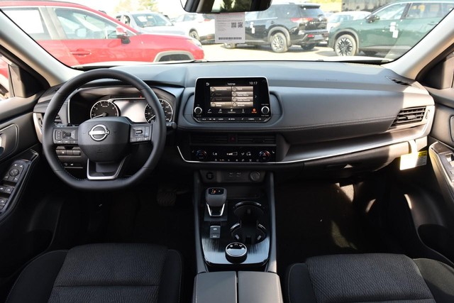 Nissan Rogue Vehicle Full-screen Gallery Image 8