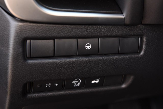 Nissan Rogue Vehicle Full-screen Gallery Image 11