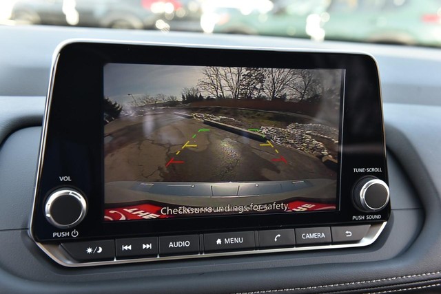 Nissan Rogue Vehicle Full-screen Gallery Image 13