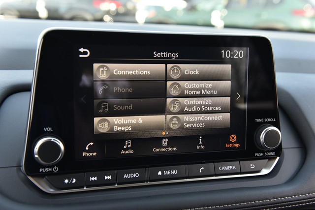 Nissan Rogue Vehicle Full-screen Gallery Image 14