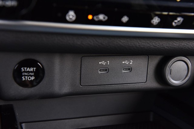 Nissan Rogue Vehicle Full-screen Gallery Image 16