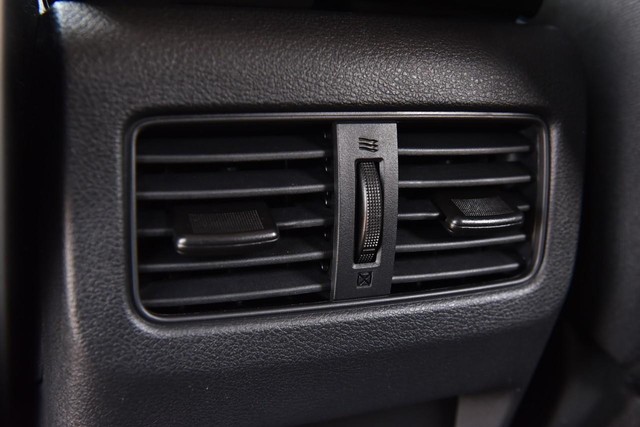 Nissan Rogue Vehicle Full-screen Gallery Image 22