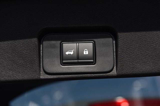 Nissan Rogue Vehicle Full-screen Gallery Image 25