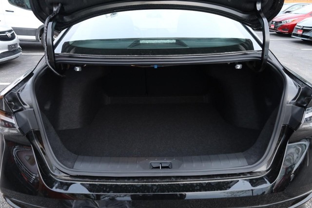 Nissan Sentra Vehicle Image 07